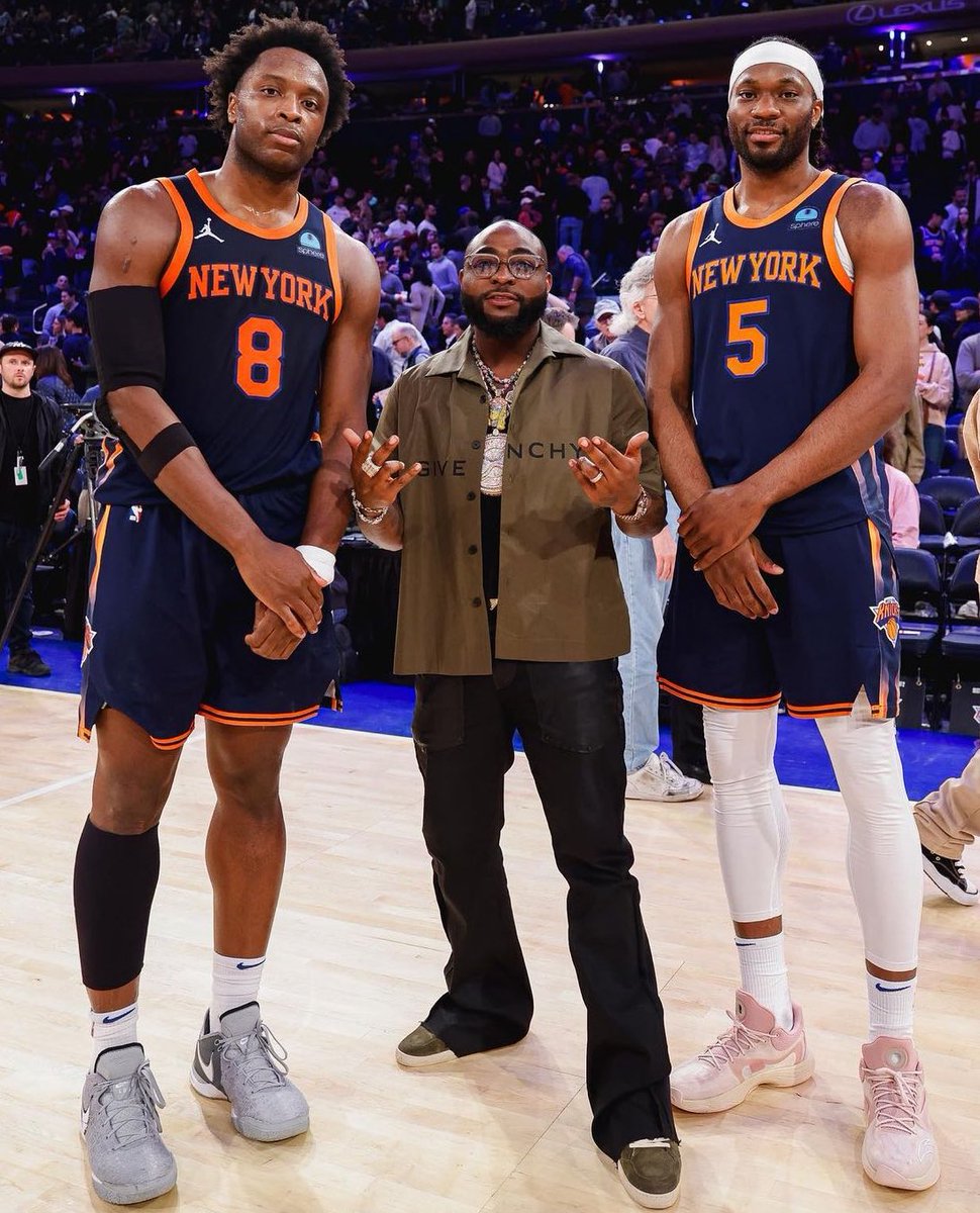 Nigerian star Davido flanked by OG Anunoby & Precious Achiuwa postgame 🇳🇬🇳🇬🇳🇬