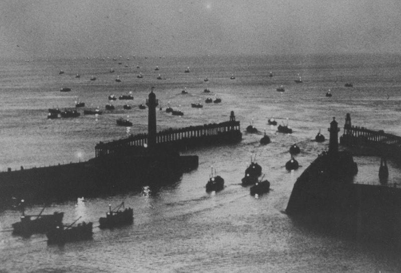 Picture of the Day: A wonderful view of herring boats leaving Whitby @MuseumRnli