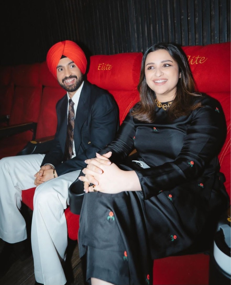 The #Chamkila co-stars #DiljitDosanjh and #ParineetiChopra at their grand premiere. 💯❤️