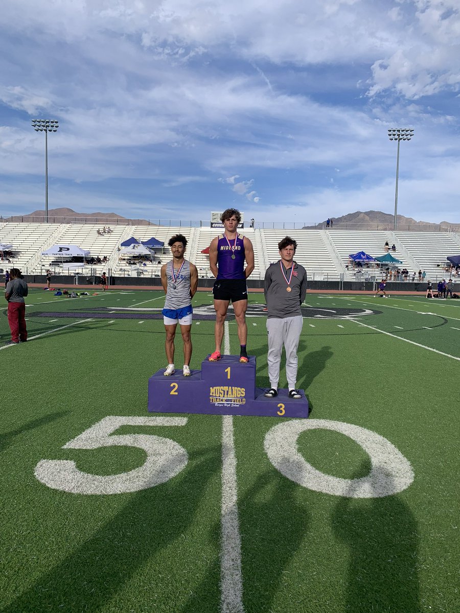 Stroman Bridges brings home the gold in the 300 hurdles and is headed to Regionals!