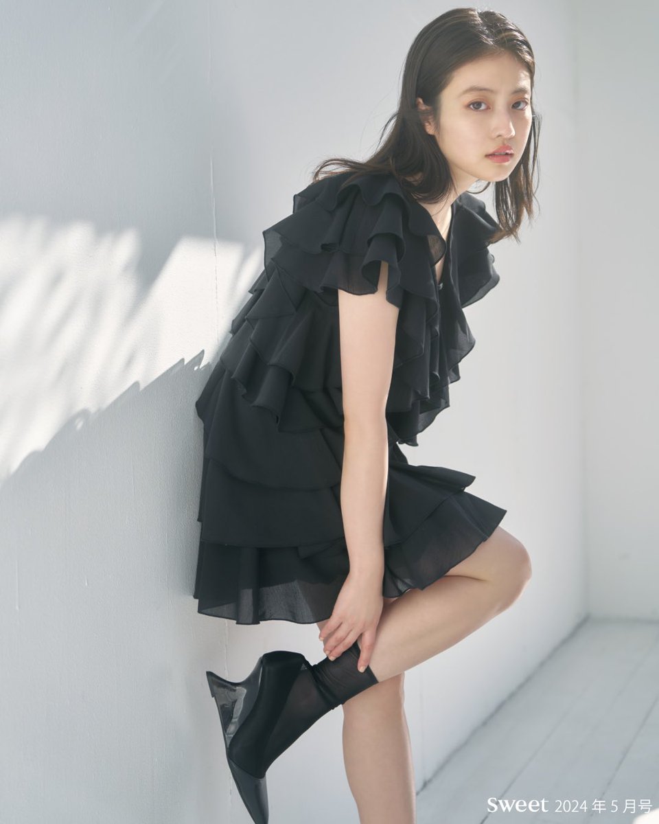 ココディール　今田美桜　ワンピース　ネイビー GooNzFKWMAAcT4-.jpg