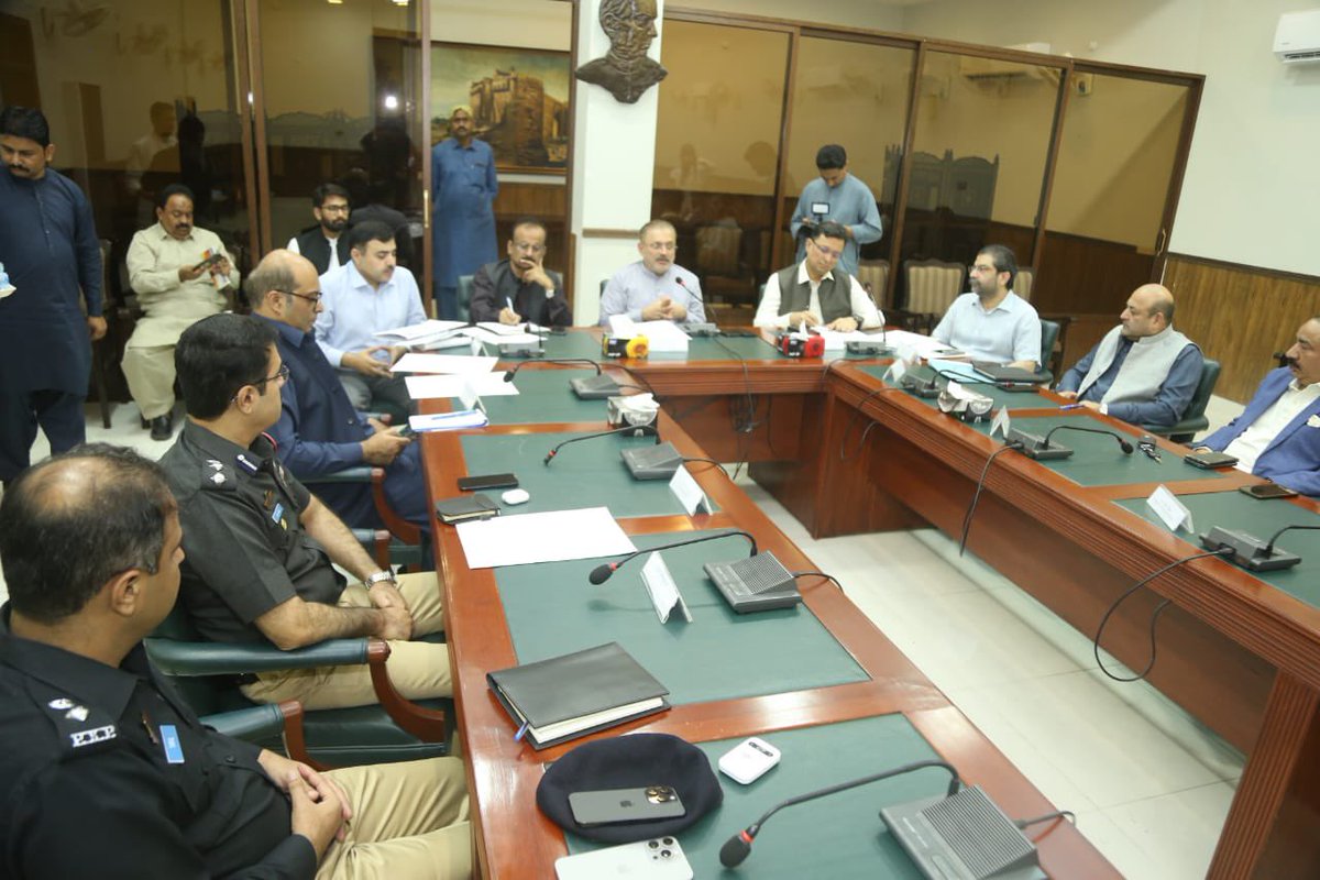 SattiAshfaqe's tweet image. حکومت سندھ کے احکامات پر ایکسائز اور ٹھٹہ پولیس کا منشیات، جرائم پیشہ عناصر، عادی مجرمان، گٹکا، مین پڑی بیچنے والوں کے خلاف کریک ڈاؤن۔ 
  گٹکا ماوا، مین پڑیاں، چورا سپاری، انڈین گٹکا، چرس، دیسی شراب برآمد۔
اس لعنت کے خاتمے میں سب کی بقا ہے ۔
#NarcoticsCrackdown #SindhGovernment