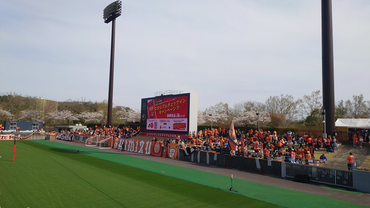 #ハワスタ なう⚽🌺
スタジアム周辺でツイートすら出来なかった前回(半年前)から電波状況が劇的に改善されてる😭😭😭
ありがとうございます🙇🙇🙇
#清水サポいわき遠征 
#spulse
#iwakifc 
#いわき清水