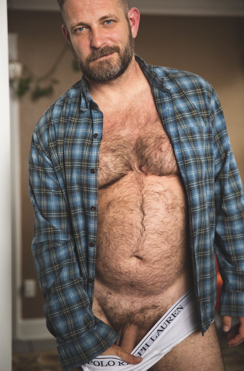 In the latest episode of Naked Men Talking we're joined by @Seattle_Dad. We talk embracing your body hair, leaning into an exhibitionist kink, and the TedTalk that he gives aspiring Dads. buff.ly/4aV9PqH