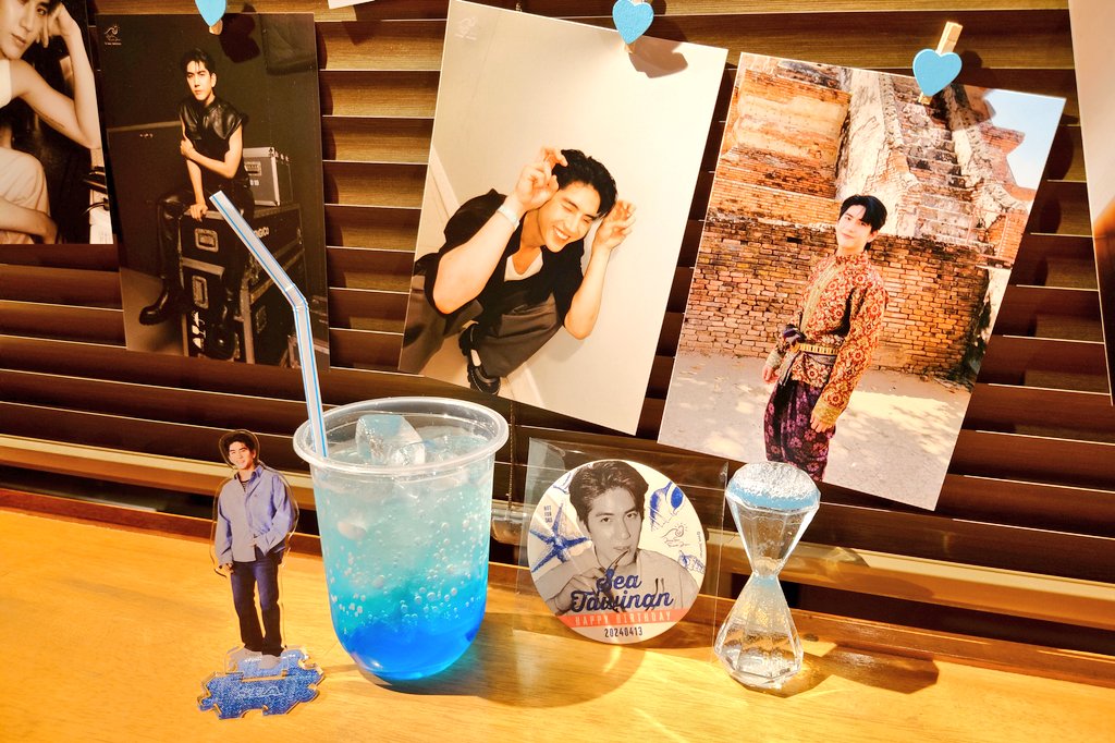 jskiki22's tweet photo. 4月12日、道頓堀でのしーくんBDカフェイベントに行ってきたー！！🥹
時間なくてゆっくり出来なかったけど、大画面で映像も流してくれて、沢山の写真に癒されたよー😇
@JimmySeaJP 様、ルイジアナカフェなんば(@Louisianacafe_)さん、素敵な企画をありがとうございました！🤗︎💕 https://t.co/jJ4ZeW220C