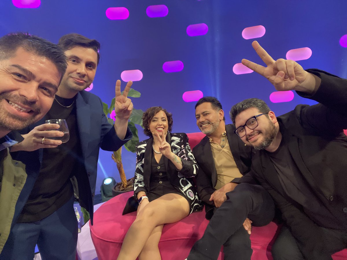 cgaticar2010's tweet photo. @fabriziocopano excelente programa de hoy !!! Gracias que gran trabajo realizarlo en vivo !!! Sublime los Bunkers https://t.co/6DMH7Eqd7k