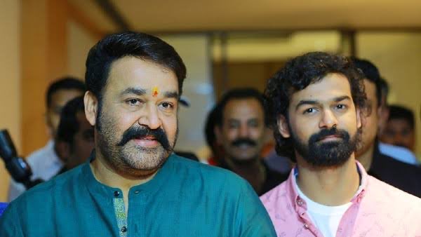 What a matured performance from Appu #PranavMohanlal he is not here to fill the shoes of his father but #Mohanlal can be proud of his son for sure especially the second half performance. Literally jaw dropped. Thank you #VineethSreenivasan for #VarshangalkkuShesham