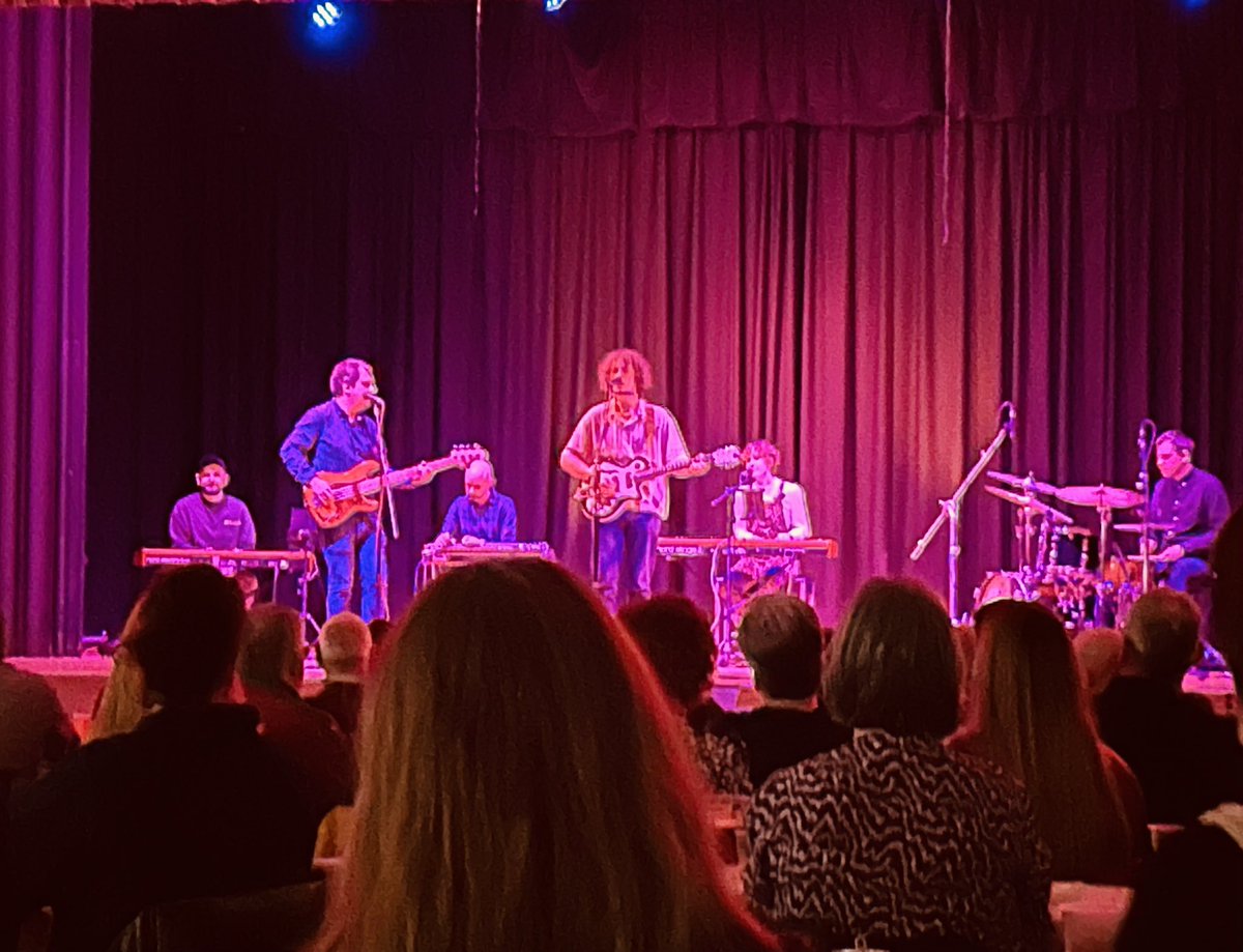 Diolch Llanfairfechan & @CowboisRhosB Noson wych. / Full house at Llanfairfechan Town Hall for one of our best Welsh bands last night.