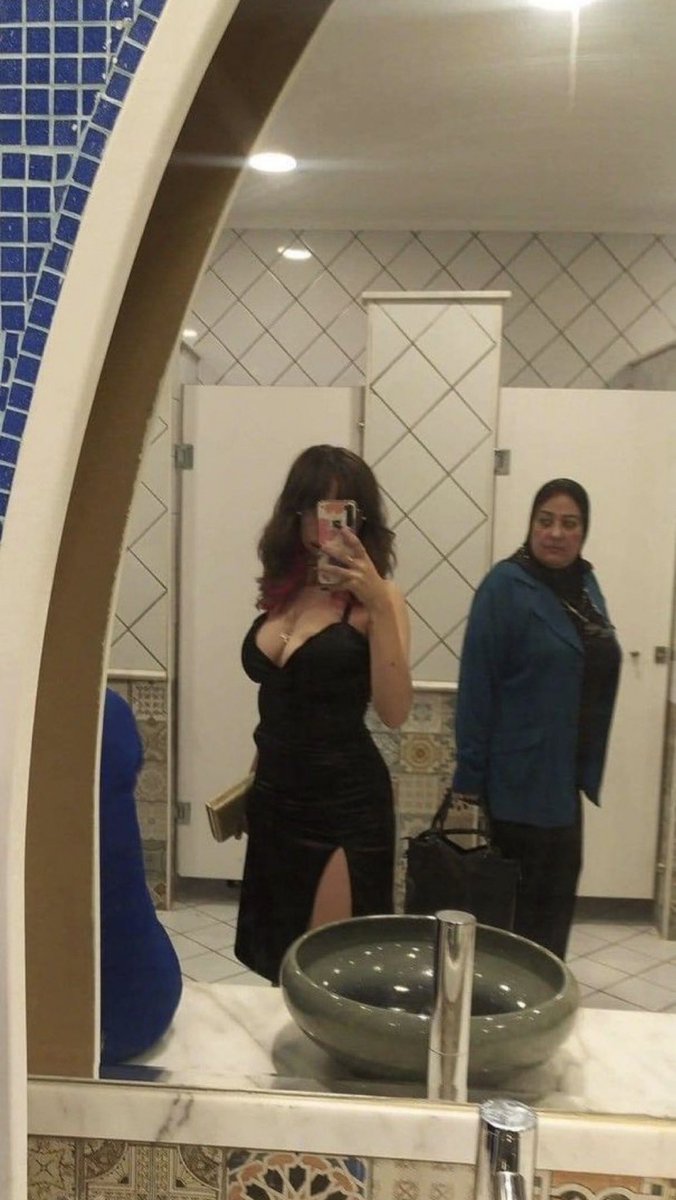 I6Renad's tweet photo. انا في الكلوز والستوري 😭 https://t.co/AOO3HB9ZiY