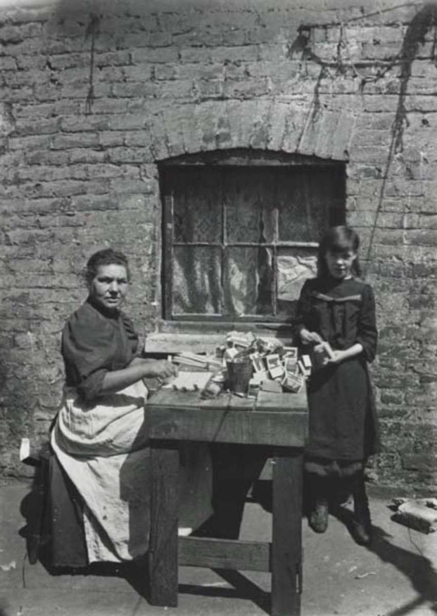 Matchbox making in the East End - better than working in the match making factory but the workers had to supply their own glue and were paid just tuppence ha’penny for every 144 boxes completed… the-east-end.co.uk/the-match-girl… #eastend #History