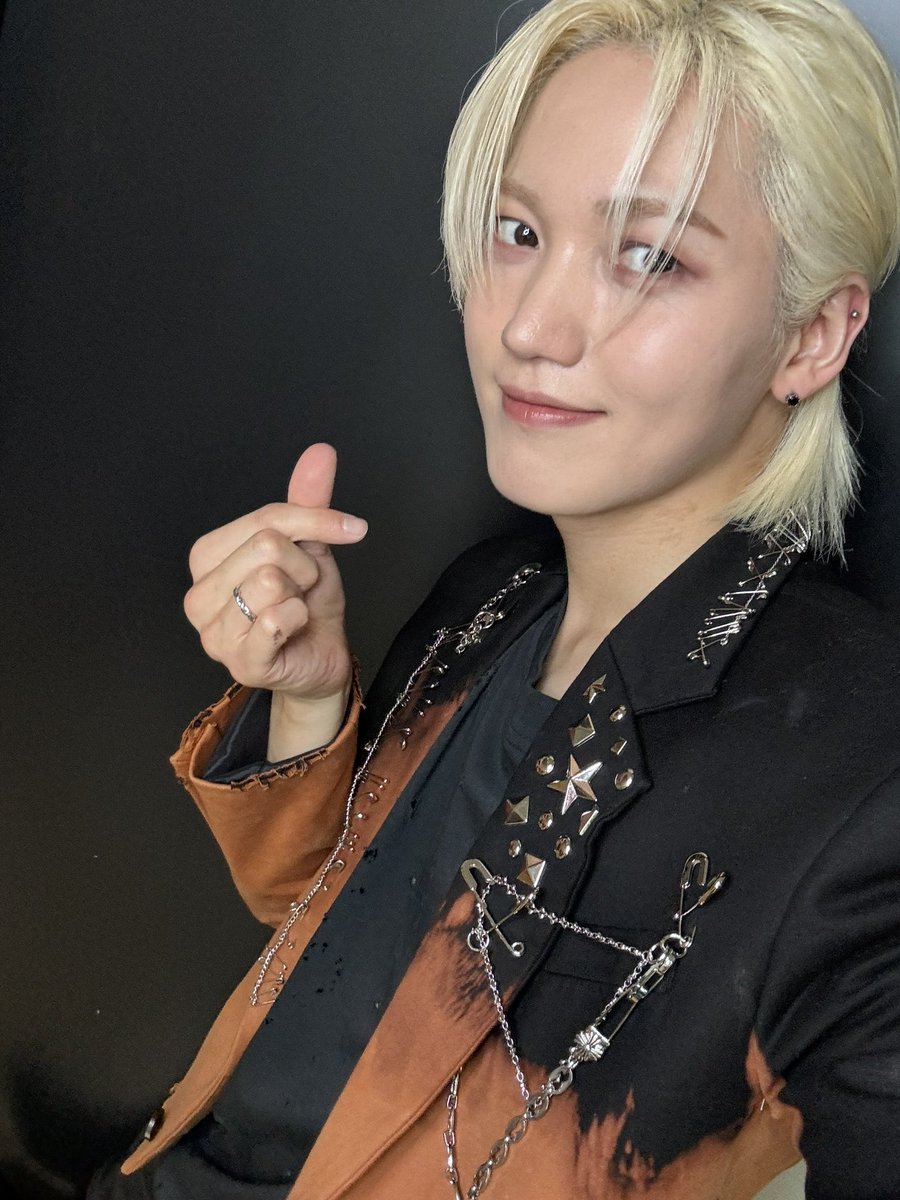 ONF_members's tweet photo. #온앤오프

🖤🤍 음악중심 🤍🖤

Bye My Monster 😈
보셨나요 ~?!?! 크앙 ?

#승준 https://t.co/skUaAM5U91