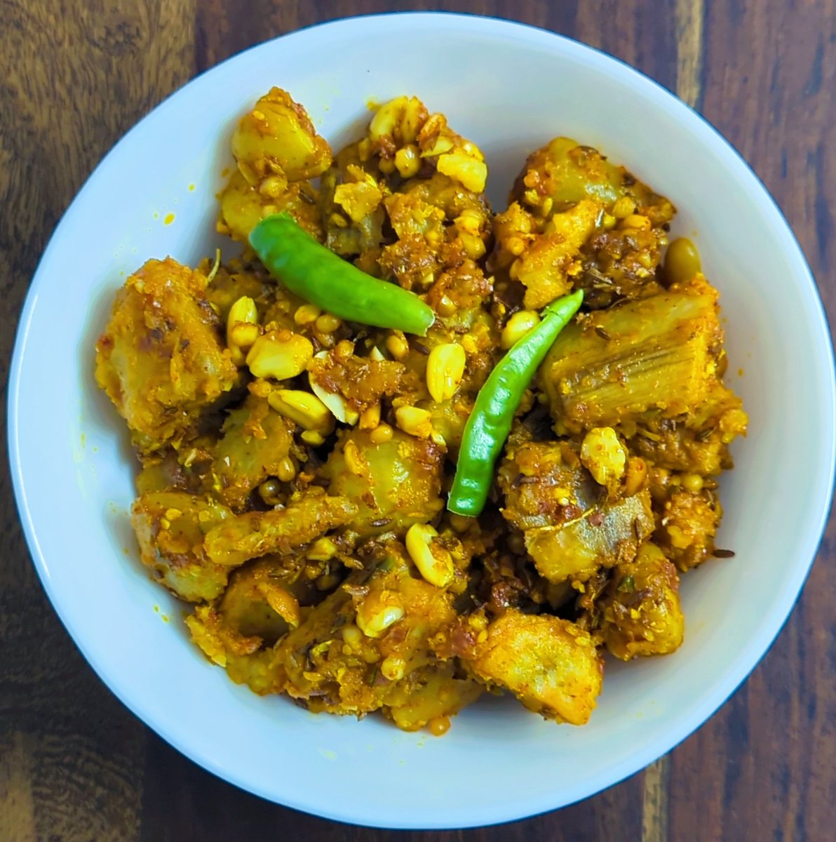 'Raw Banana' fry (Maharashtrian style)
Recipe: Boil raw banana with salt. In a pan add oil, Hing, Garlic Green Chilli minced, cook for 2 min, add turmeric powder, red chilli powder, boiled banana and crushed peanuts. Mix well, cook for another 1 min, it's done. #gpkitchen