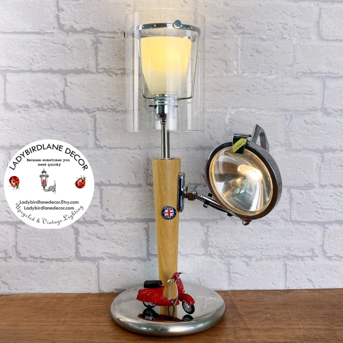 The perfect Gift for any British scooter lover, this nostalgic lamp has an original 1950s / 60s Eversure multi directional spot lamp as well as a die cast Vespa. Complete with dimmer and spare bulbs. Be quick there’s only one of these. #UKGiftHour #UKGiftAM #MHHSBD