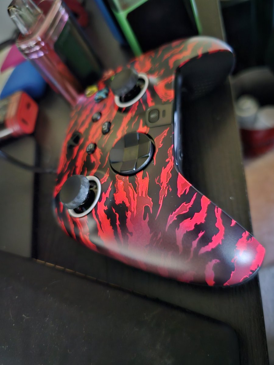 F2Y3_'s tweet photo. @ScufGaming I bought this controller 2 months ago. Is it supposed to have this much discoloration? Looks pink in person. Not too happy with the color quality of this $229 controller https://t.co/YjorOdbpM6