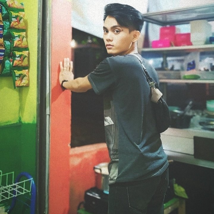 riparraditya's tweet photo. Hanya tukang dagang 😊😊😊 #pedagang #Bandung https://t.co/Z1VkUsMUXT