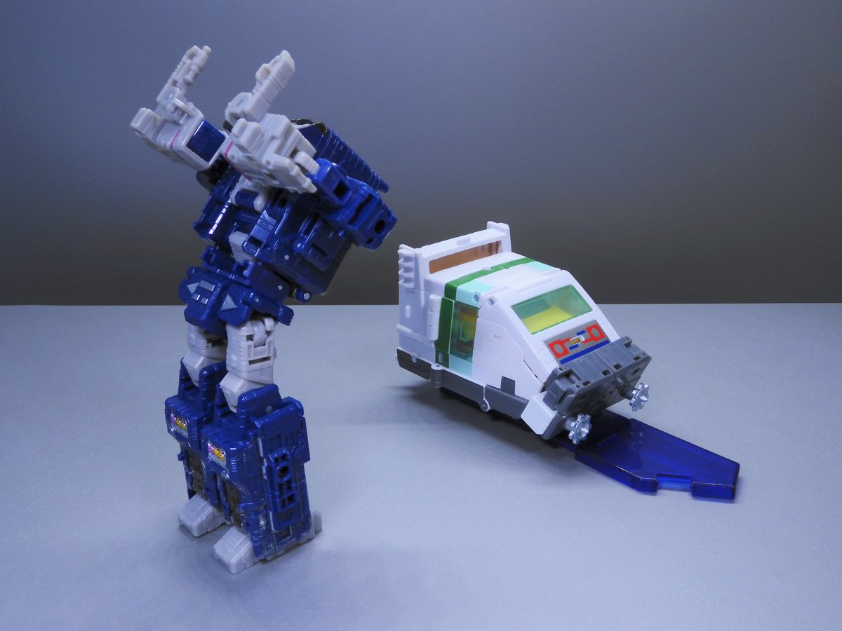 gLYjzoShlTvAN0g's tweet photo. 伝説の始まり。

#トランスフォーマー
#Transformers https://t.co/lLdTOI1tKh