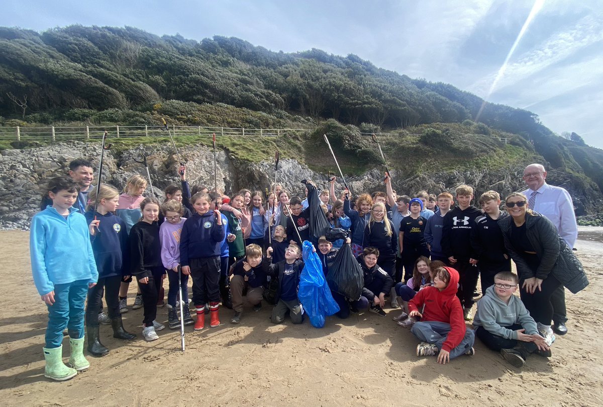Great to catch up with pupils from Bishopston Primary School at Caswell Bay on Friday, to say a big thank you for doing a litter pick. They did a great job and we can all be proud that they not only care about their environment, but are prepared to do something about it!