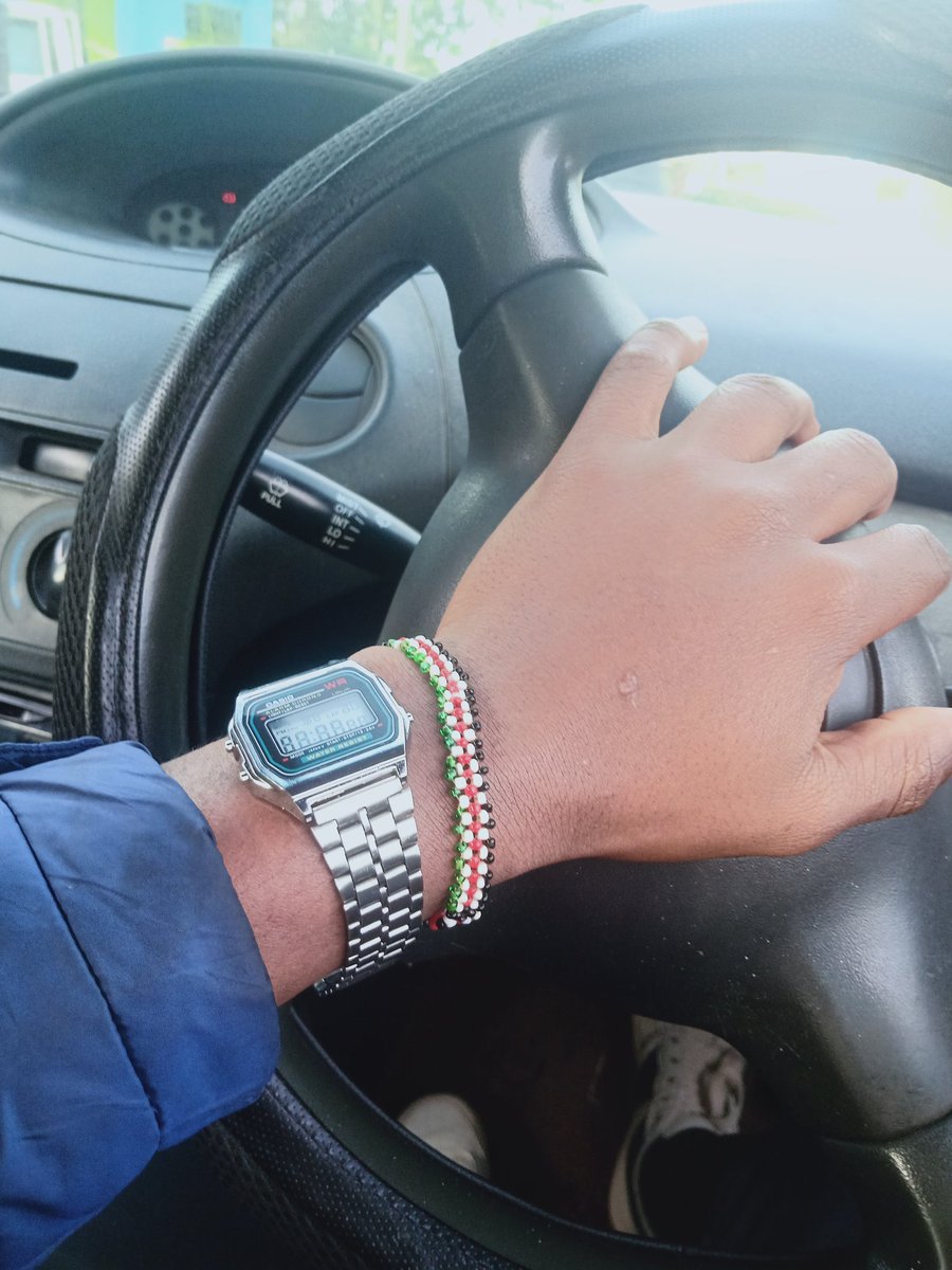 People trolling me coz of my watch 😃 I wore this watch to remember my primary school 😃 If you remember it, RATE IT OUT OF 10>>