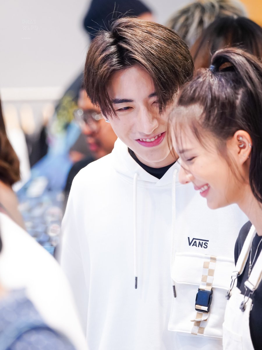palmwlpd's tweet photo. ยิ้มอ่าสิ อ่าสิ อ่าสิ
#JUNG_PERSES
#Vans #VansTH #VansThailand
#PERSES #PERSES_TH https://t.co/zbndhNs8OD
