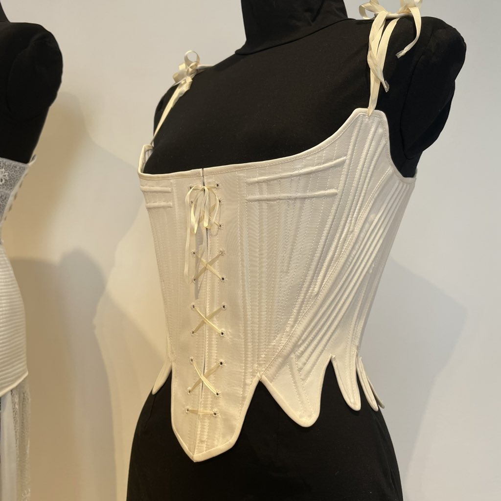 code_cronoss's tweet photo. コルセット展
開催中です〜。

#コルセット
#corset
#グループ展
#イロリムラ
#中崎町 https://t.co/OvUq5JpVah