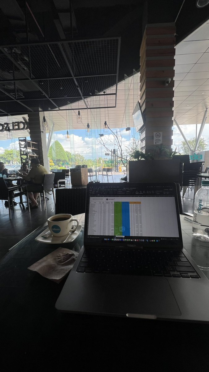 emhadey's tweet photo. lelah juga ketemu orang banyak 3 hari nonstop, hari ini pamitan izin dulu deh 😅 https://t.co/aSHmrwLHnd
