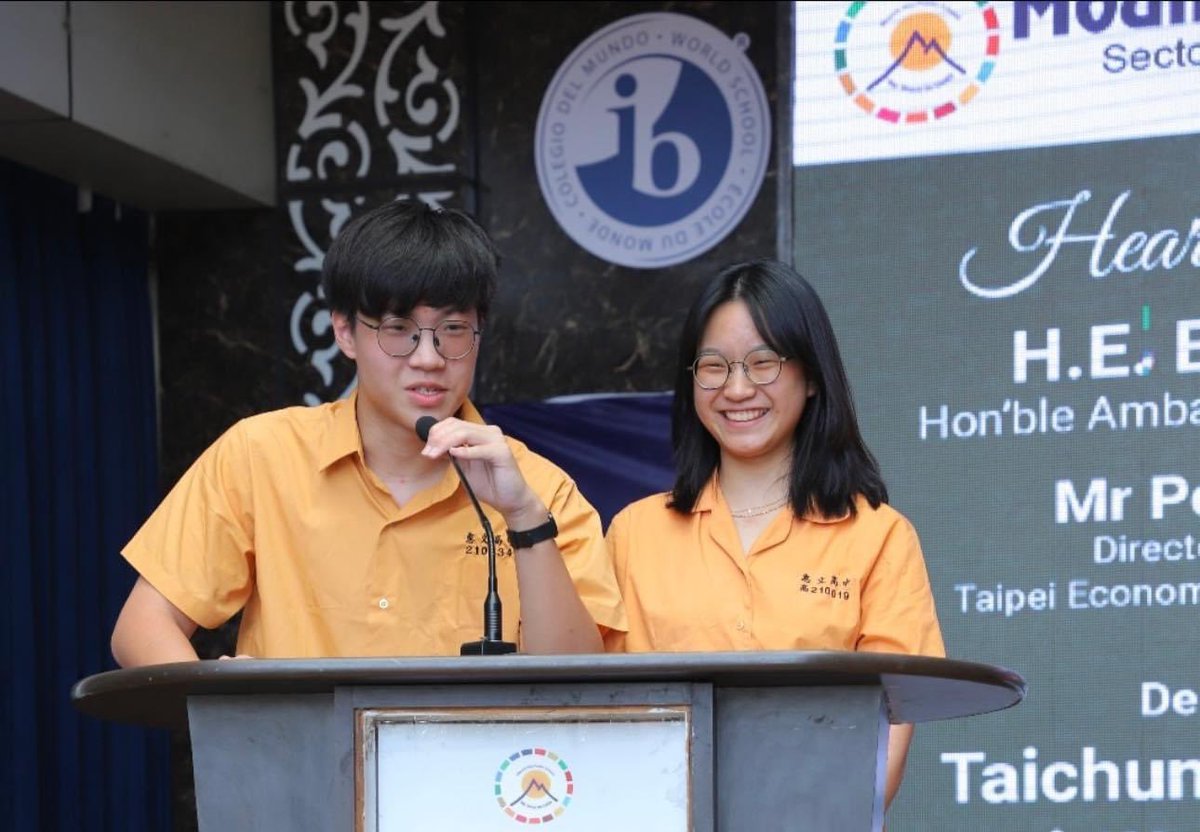 #IndiaTaiwanSwap 🇮🇳🇹🇼 : Today was an extraordinary day at Mount Abu School as learners & educators from Taichung Municipality Hui-Wen High School 🇹🇼 along with Dr Tim from College of Canyons USA 🇺🇸 were warmly welcomed by our #GlobalCitizens. 🇮🇳🇹🇼🇺🇸