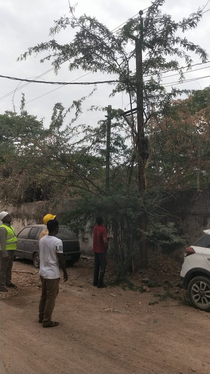 AeLangerhouse's tweet photo. @AbdulMuzeeb001 @TsspdclCorporat Dear consumer @seop_hydcentral 

Technical work  was taken overin your area. So you experienced power interruption from 8:35AM to 9:10AMsir. Please contact below number for fast redreasal of futurecomplaints
AE/Op/Langer house : 9440813041
Langer house Foc team : 9490619784 https://t.co/Ffvh1IB1fH