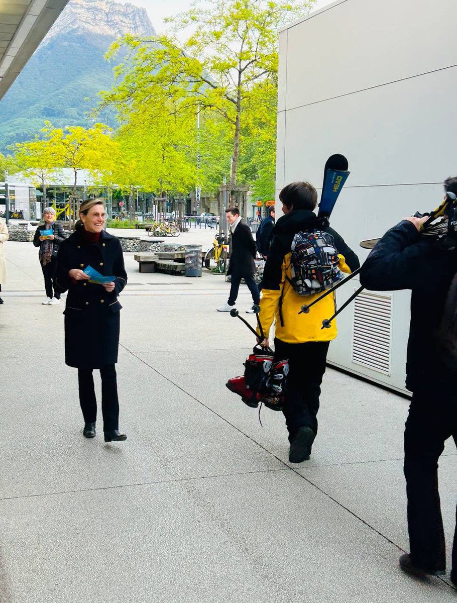 À Grenoble, au petit matin, on ne lâche rien pour convaincre que le 9 juin il n’y a qu’un choix possible pour défendre une France forte dans une Europe unie c’est celui de de la liste #BesoinDEurope avec @ValerieHayer