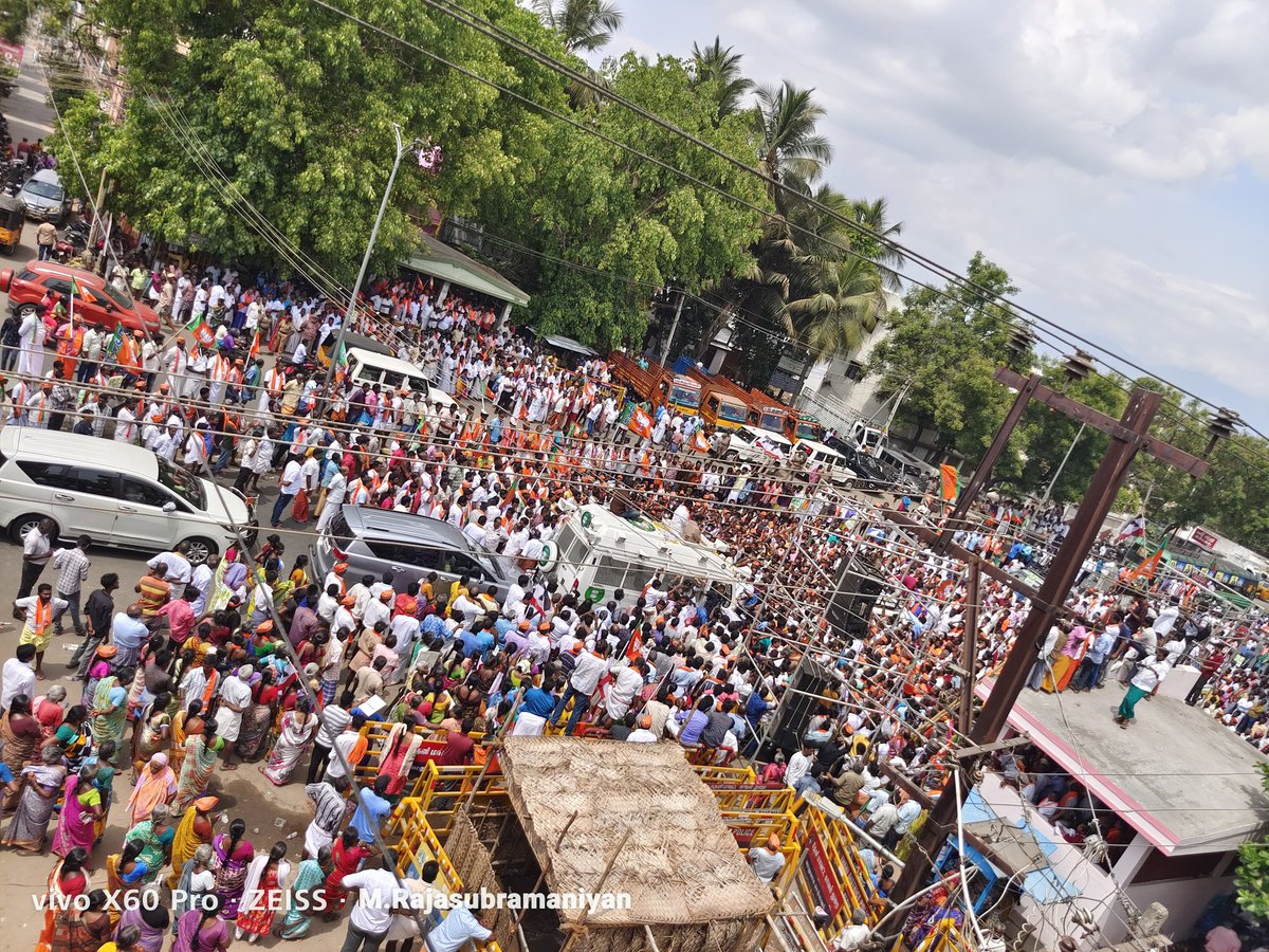 AmmkITMuthu's tweet photo. #வெற்றிசின்னம்குக்கர் 
#NDAalliance 

தமிழக பாஜக தலைவர் திரு. #அண்ணாமலை அவர்கள் 

மக்கள்செல்வர் #TTVDhinakaran அவ��்களுக்கு ஆதரவாக குக்கர் சின்னத்திலே வாக்கு சேகரித்தார் ...

#TTV4Theni https://t.co/tSyoDIKgi0