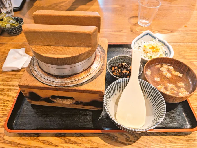お昼ご飯に釜飯。最強かもしれん 