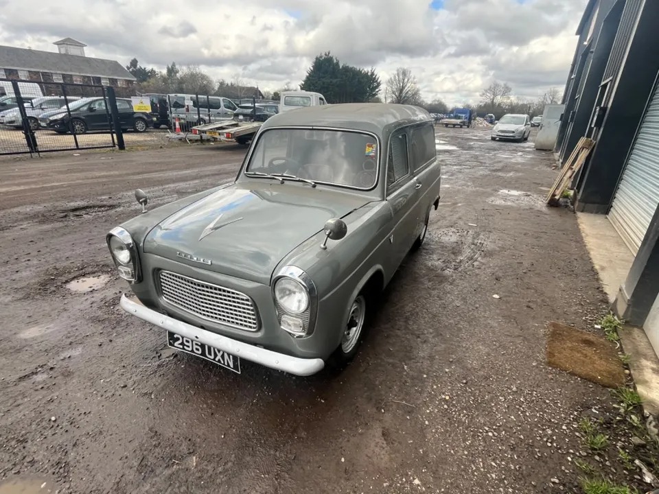 UKProjectCars's tweet photo. Ad: 1960 Ford Thames Van - unfinished project
On eBay here -->> https://t.co/jm0R13bR6B
#ClassicFord #ProjectCar #RestorationProject #FordThames #CarRestoration #ClassicCarForSale https://t.co/t4L7Ke8zBF