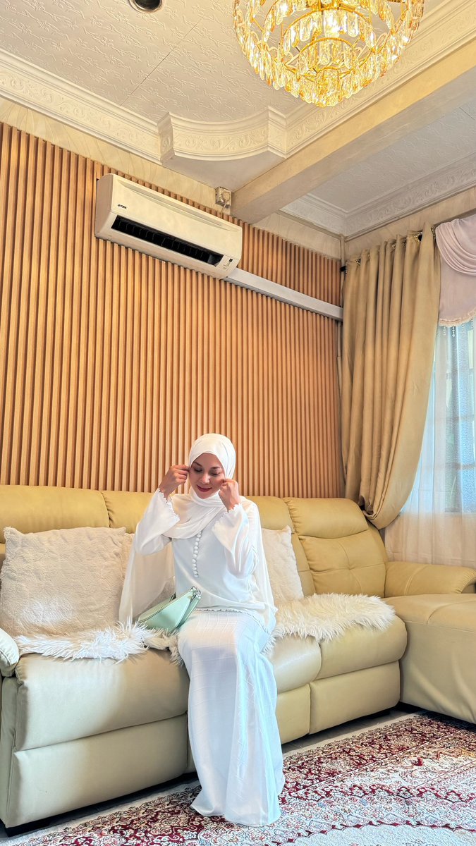 helloachamln's tweet photo. 1 Lebaran 🤍✨🌙 https://t.co/cjIPinSF28