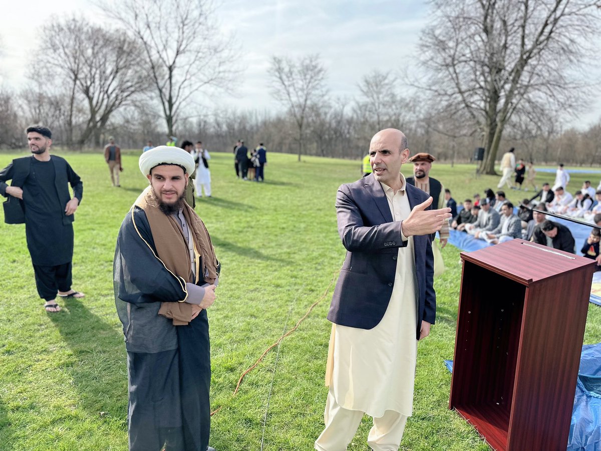 afghanscci's tweet photo. رهبرى مركز فرهنگى افغانها  از زحمات خستگى  نا پذير كميته محترم برگزارى مراسم نماز عيد سعيد فطر ( رضا كاران ، نهاد ها و متنفذىن محترم ) بابت تدوير موفقانه مراسم اداى نماز عيد، توزيع بازيچه براي اطفال نازنين ،فرصت  ديد وباز وصرف صبحانه عيدى؛ ازصميم قلب تشكرى مينمايد. https://t.co/i9RuOAv9KQ