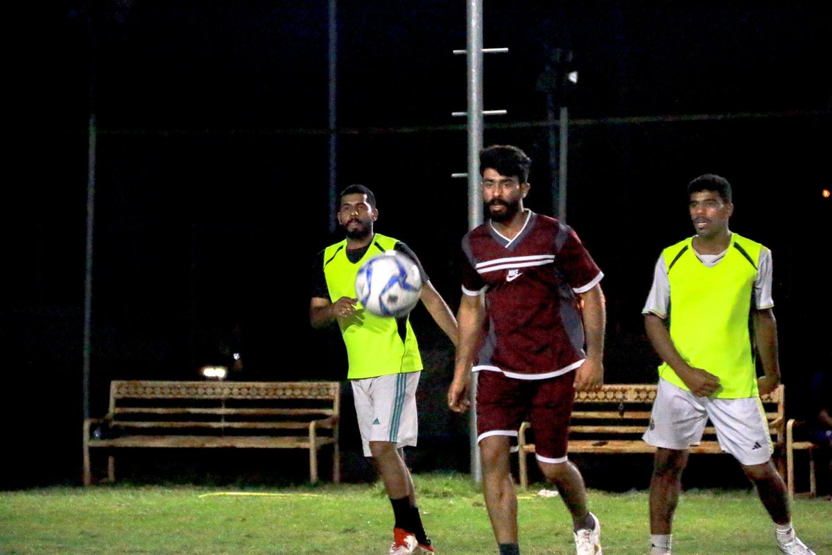 qabas1981's tweet photo. 📌
أقامت اللجنة الرياضية بفريق القبس مساء أمس الجمعة 12/4/2024 دوري كرة القدم. شارك فيه معظم أعضاء الفريق من فئة الناشئين والشباب. حيث تم تقسيمهم الى 6 فرق في مجموعتين. حصل على المركز الأول فريق (السادسة). 

#اللجنة_الإعلامية_بفريق_القبس. https://t.co/nkyg72x203