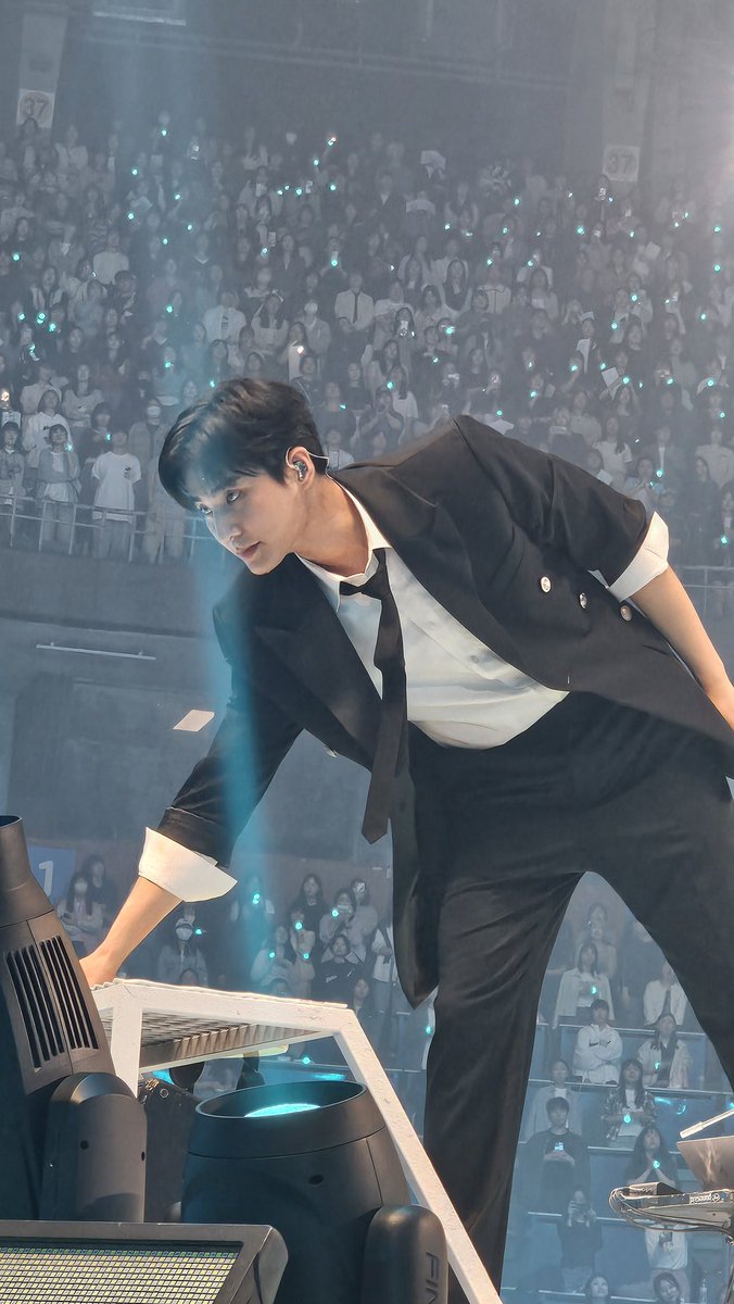 mddam__'s tweet photo. 안녕하세요?
어제자 어떤남자
혼자보면불법인것같아서..

안녕히계세요 https://t.co/ALiw3aazQc