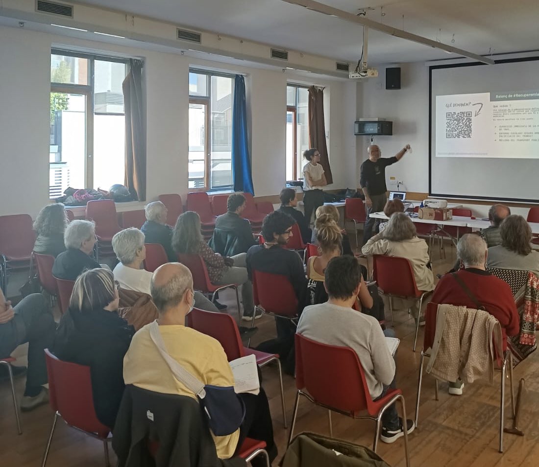 A l’assemblea conjunta amb la plataforma de veïnes i veïns de la salut i Vallcarca de dijous vam fer front comú per recuperar el barri: informant, assenyalant línies d’actuació i sumant suports💪🏾
#pacificacioJa #noalmiradorturístic