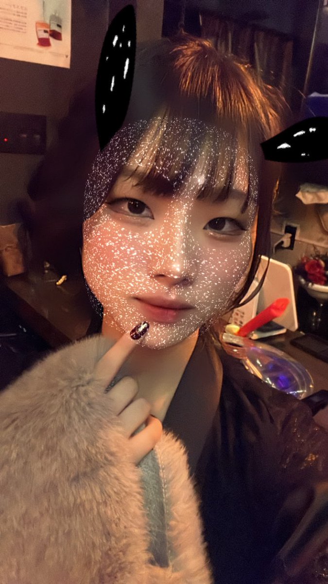 Yume76573547's tweet photo. もぉすぐオープンです！！！
皆で楽しみましょ🥰
今日の衣装はクドラクにほぼおまかせで作ってもらった！！！
ヘアメも行ってきて今日はいつもと違う
シドが見れます！！！
皆待ってるよ😊 https://t.co/SVHpc8lH3Z