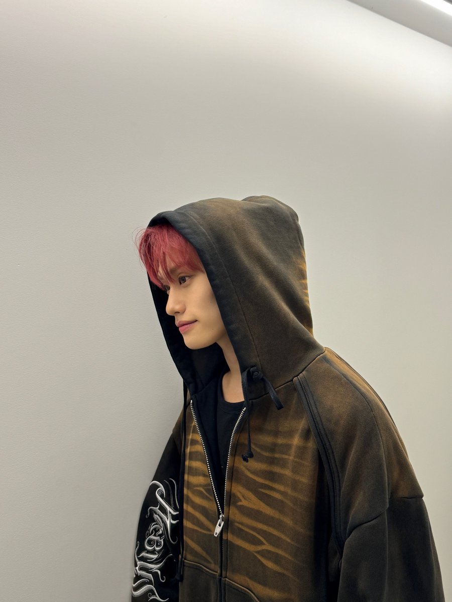 TIOT_NOW's tweet photo. [#준현]
빨간머리 금 커피 마시는중 ☕️

#금준현 #KUMJUNHYEON
#TIOT #티아이오티 #Kick_START https://t.co/SFB59ciNW6