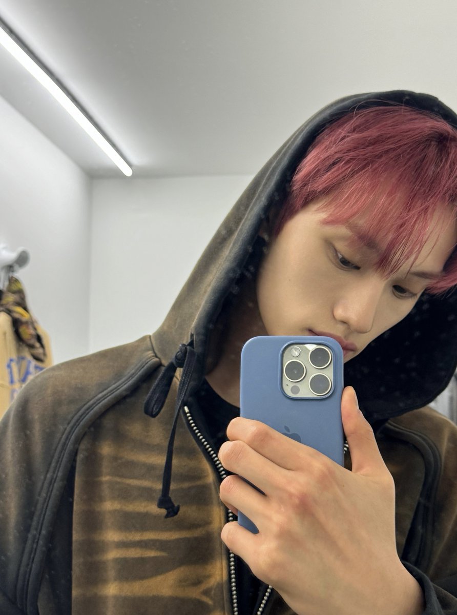 TIOT_NOW's tweet photo. [#준현]
빨간머리 금 커피 마시는중 ☕️

#금준현 #KUMJUNHYEON
#TIOT #티아이오티 #Kick_START https://t.co/SFB59ciNW6