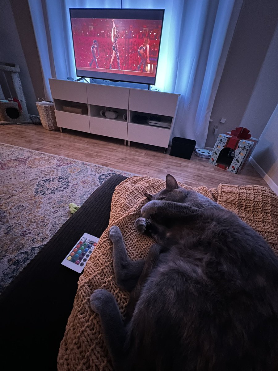 Stephanie_Yang's tweet photo. “Please stop watching the Taylor Swift movie, mom” https://t.co/pyh1a6sPzR