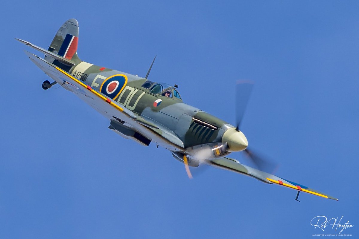 ‘Spitfire Weekend’ Good morning all 🌤️☀️🌦️ Kicking off the weekend with the Supermarine Spitfire Mk. Vc AR501 expertly piloted by Paul Shakespeare during the the Shuttleworth Family Airshow in 2022…⁦@pbshakey⁩ ⁦@ShuttleworthTru⁩ ⁦⁦@SpitfireFilly⁩ #Spitfire