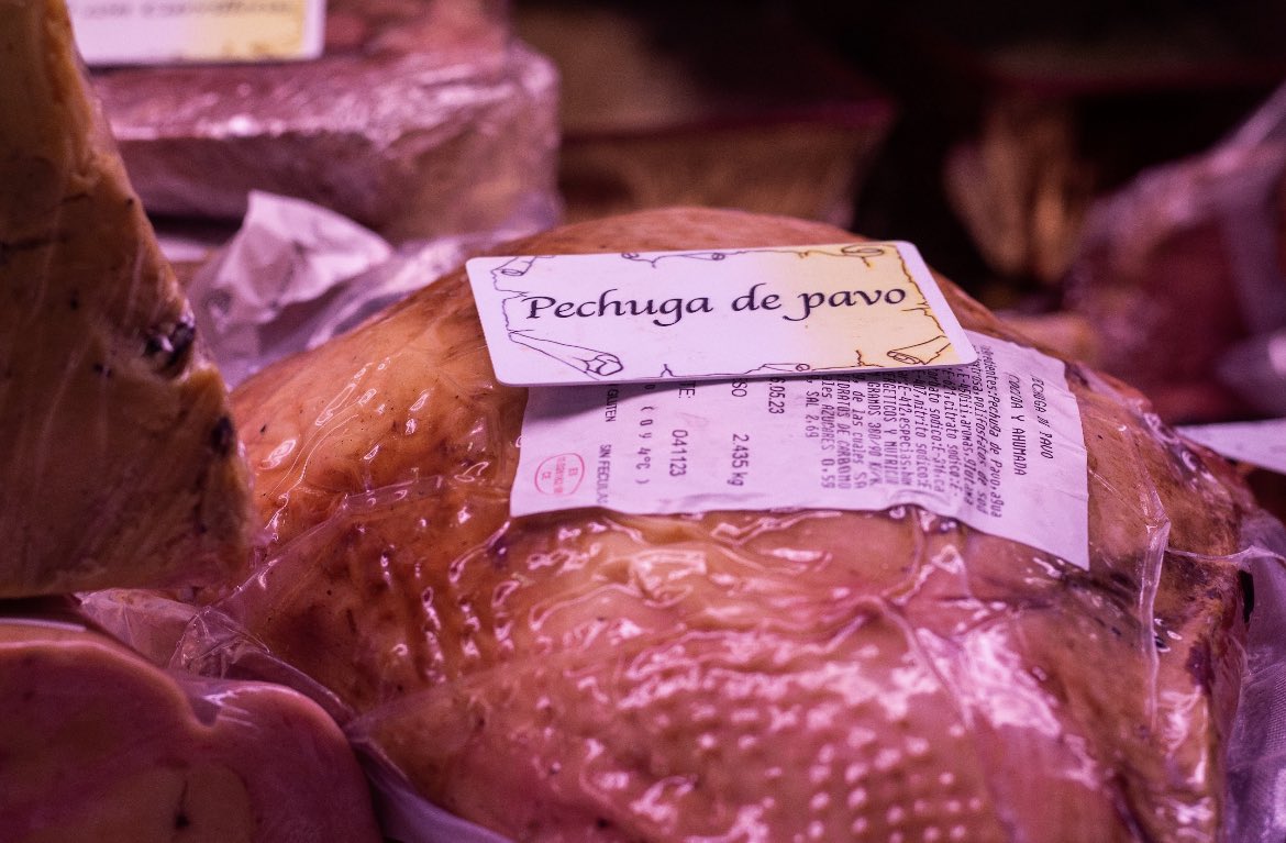 Hermanos_Thate's tweet photo. ¡Feliz finde, Amig@s! 
Cuando toda la familia y amistades están alrededor de una mesa, no hay nada mejor que verles disfrutar de platos ricos y buena charla 🍖🍽️

Puedes disfrutar de nuestros productos en la tienda “La Moderna”:
🔹Colón de Larreategui 25, Bilbao

#bilbao https://t.co/ByUlB7L6yz