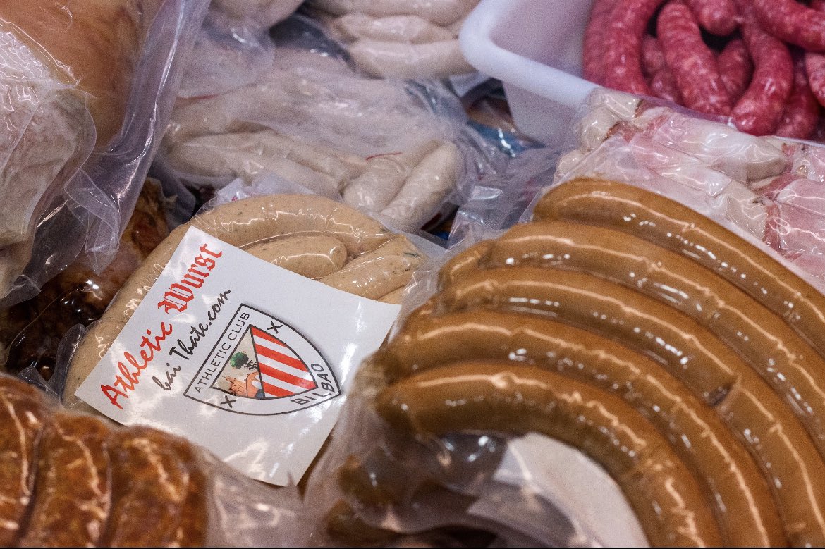 Hermanos_Thate's tweet photo. ¡Feliz finde, Amig@s! 
Cuando toda la familia y amistades están alrededor de una mesa, no hay nada mejor que verles disfrutar de platos ricos y buena charla 🍖🍽️

Puedes disfrutar de nuestros productos en la tienda “La Moderna”:
🔹Colón de Larreategui 25, Bilbao

#bilbao https://t.co/ByUlB7L6yz