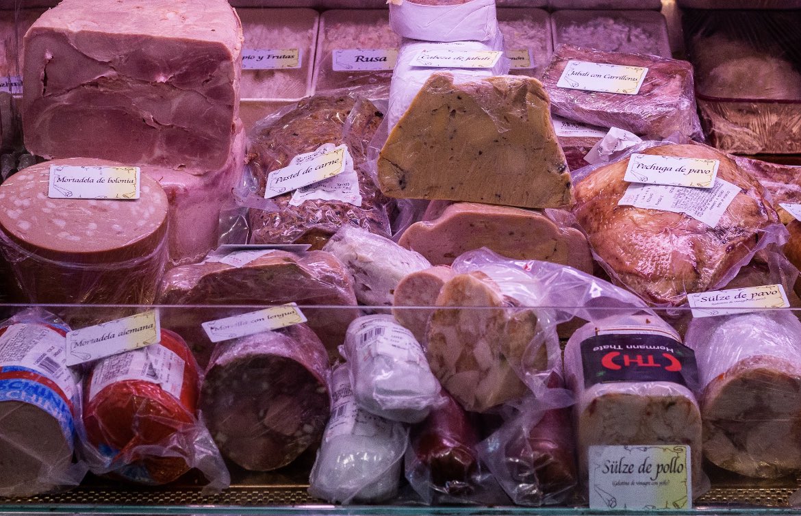 Hermanos_Thate's tweet photo. ¡Feliz finde, Amig@s! 
Cuando toda la familia y amistades están alrededor de una mesa, no hay nada mejor que verles disfrutar de platos ricos y buena charla 🍖🍽️

Puedes disfrutar de nuestros productos en la tienda “La Moderna”:
🔹Colón de Larreategui 25, Bilbao

#bilbao https://t.co/ByUlB7L6yz