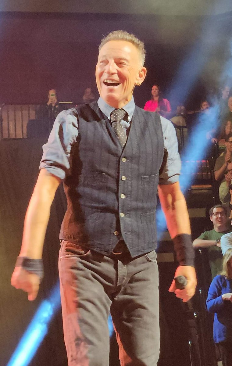 BSPinkCadillac's tweet photo. 12 APR 2024 - MOHEGAN SUN ARENA - UNCASVILLE, CT
Tour Premiere: SEEDS
https://t.co/y5ZnswnOOj
#brucespringsteen #brucespringsteenfanpage #brucespringsteenfans #brucespringsteenandtheestreetband #brucespringsteenconcert #brucespringsteenfanclub #brucespringsteenlive https://t.co/sX8yv2Py0h