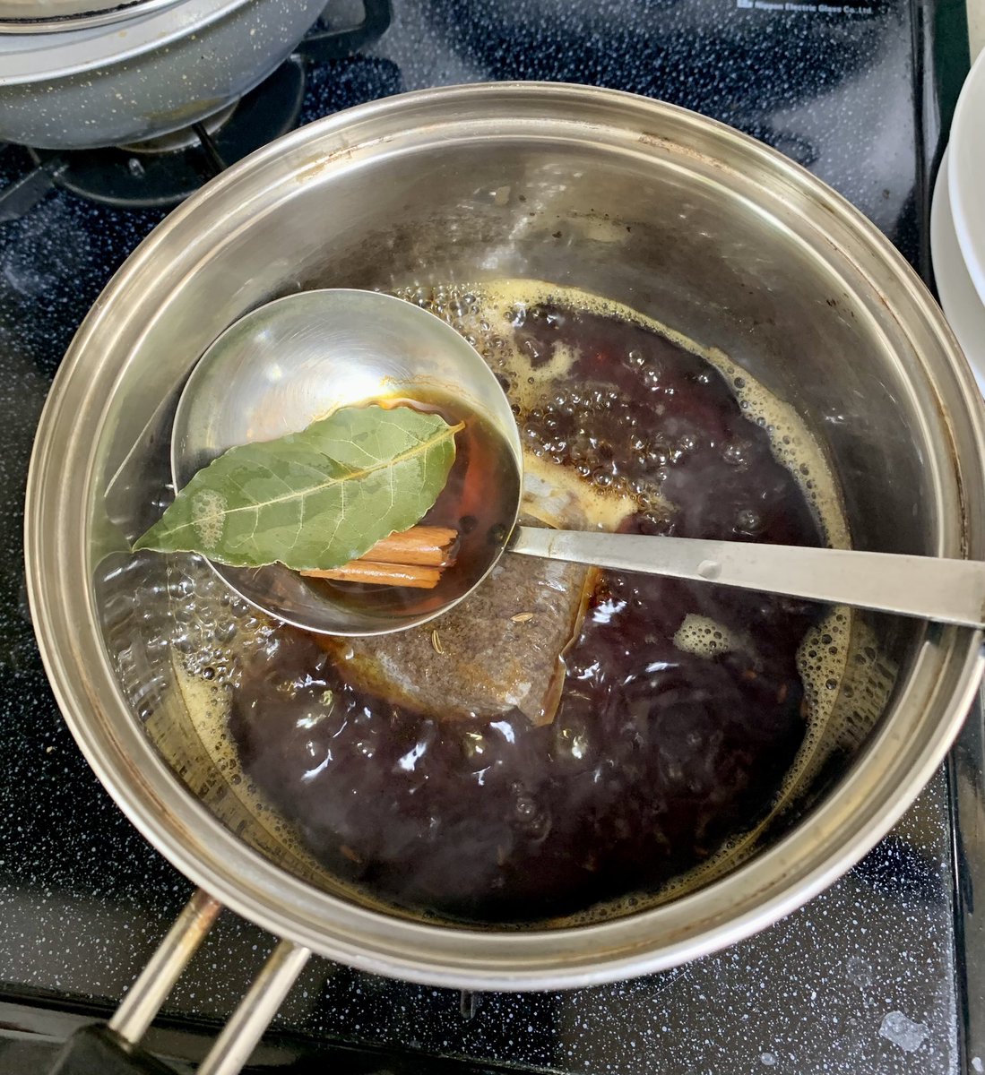 lXgixT71YhsnMv1's tweet photo. チャイ作った。
もう暑くなってきたから、飲む機会も減るかなぁ。
#チャイ　#tapal  #DANEDAR 
#Pakistan https://t.co/Z5MiAJHAvU