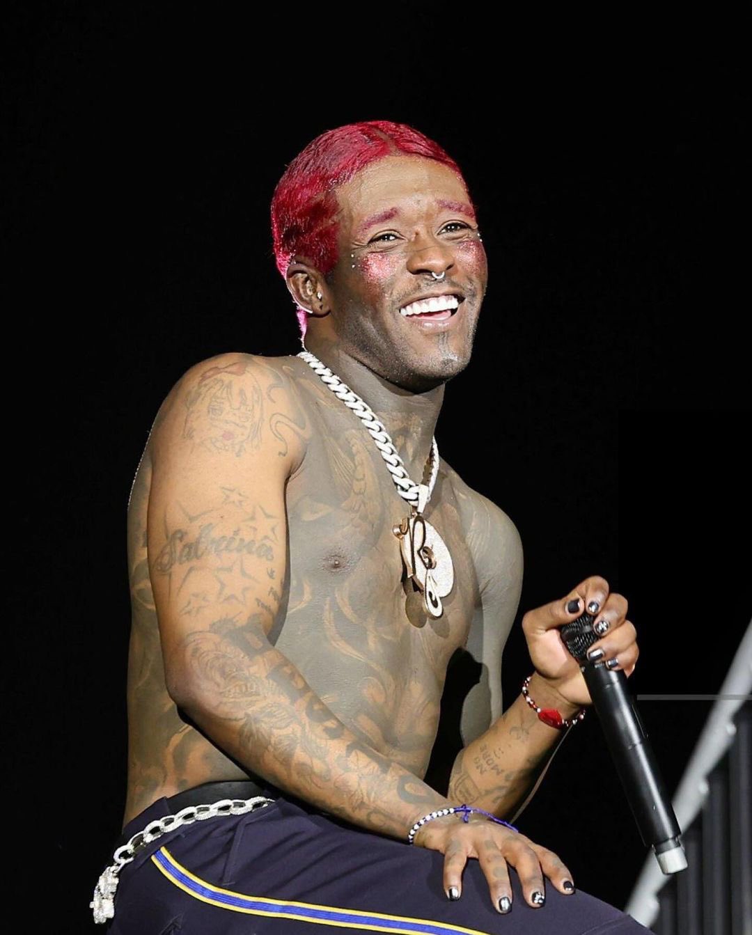 uziawge 👽 on X: Lil Uzi Vert performs at Coachella 2024 🎡🎸  t.cocid68NHF0L  X