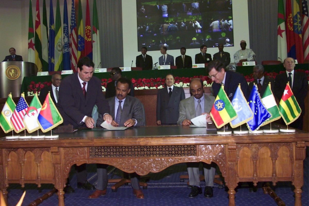 thedrosg1's tweet photo. Today, #13thApril2002 #FinalandBinding agreement signed between #Eritrea and #Ethiopia. https://t.co/DhdPVAbDeg