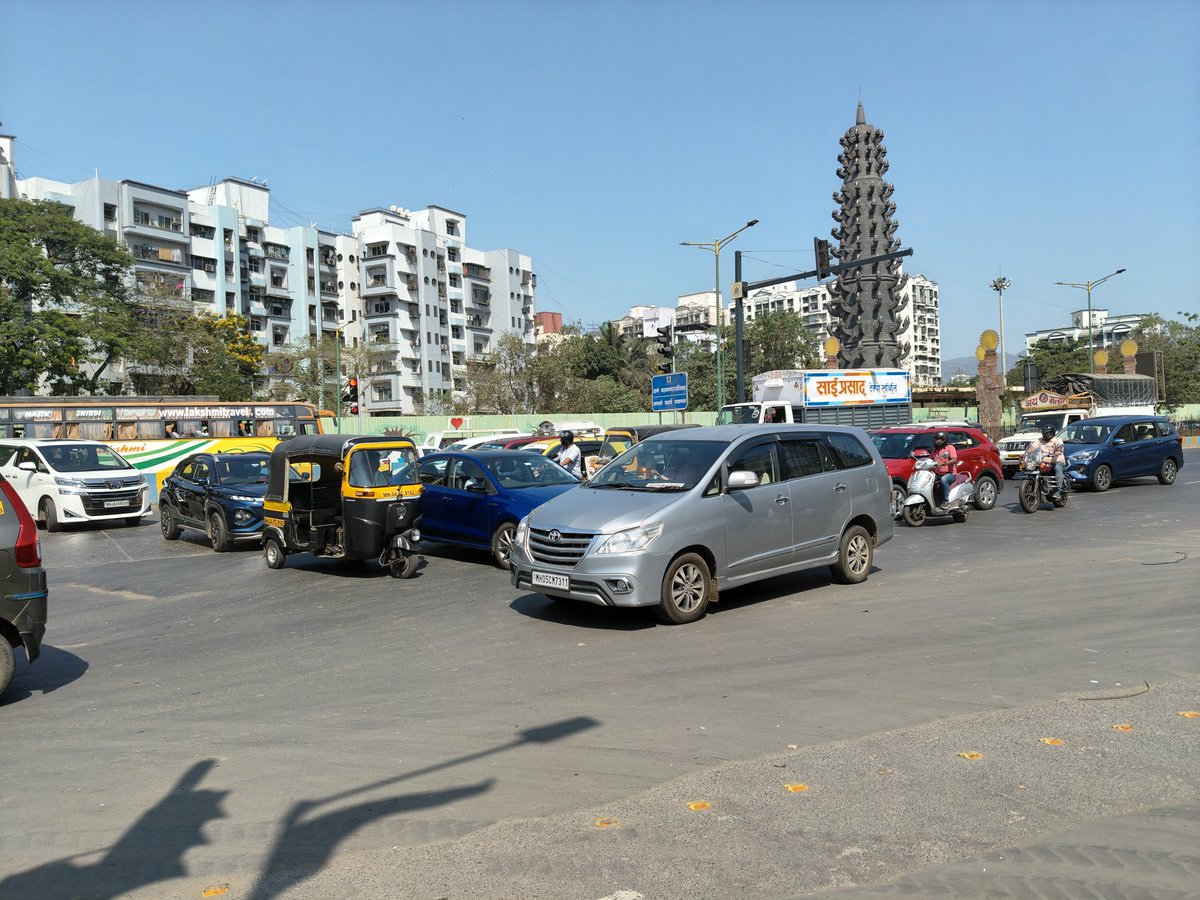mggutti's tweet photo. Today Right Turn at EEH to Hari Om Nagar/Kopri Thane.

Dangerous ,Why the Traffic Signal is not Started Operational ??

Pls do help for Safety of +35000 Citizens https://t.co/NXX7eMbMyT