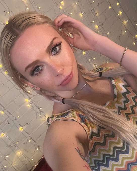 😘😘😘 https://t.co/ZEavoe2IMo